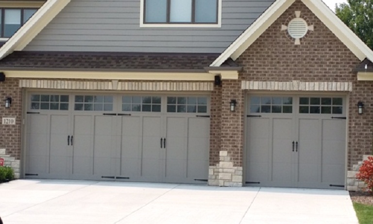 Residential Garage Doors repair in Elgin