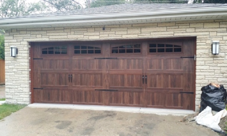 Residential Garage Doors installation & repair in McHenry